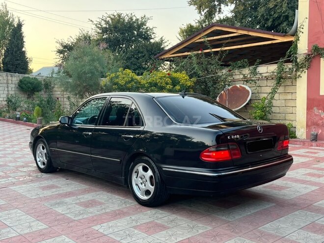 Mercedes E 240-3