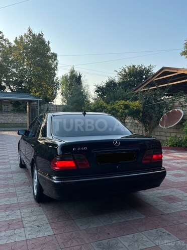 Mercedes E 240-7