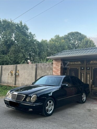 Mercedes E 240-4
