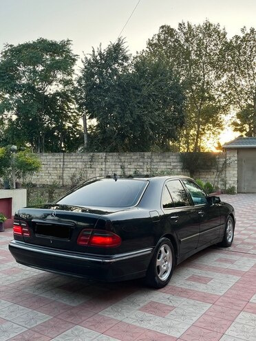 Mercedes E 240-5