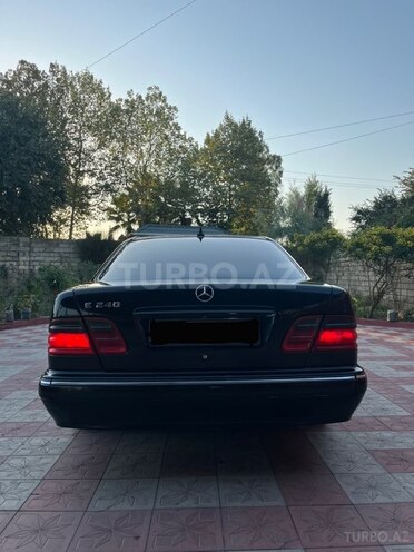 Mercedes E 240-8