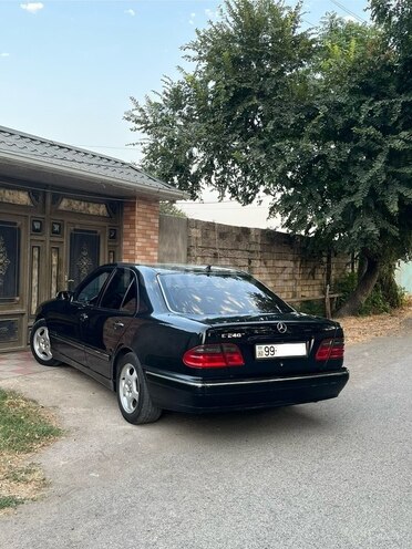 Mercedes E 240-6