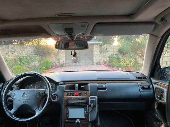 Mercedes E 240-9