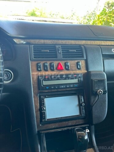 Mercedes E 240-10