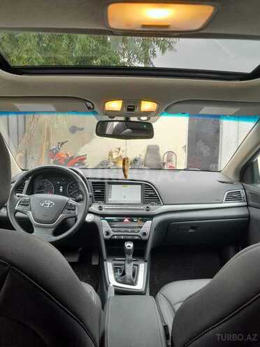 Hyundai Elantra-3
