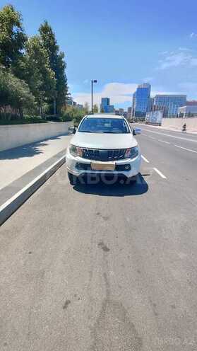 Mitsubishi L200-1