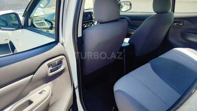 Mitsubishi L200-16