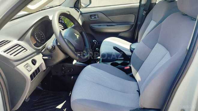 Mitsubishi L200-14