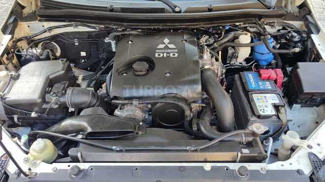Mitsubishi L200-11