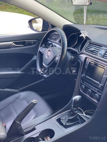 Volkswagen Passat-8