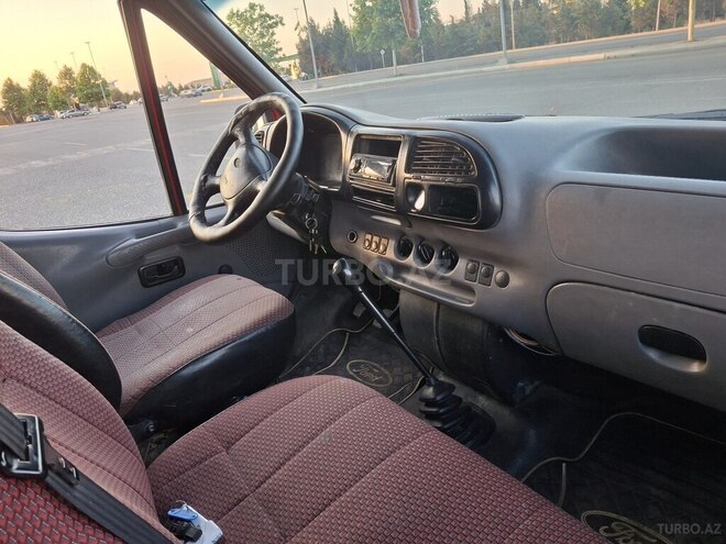 Ford Transit-4
