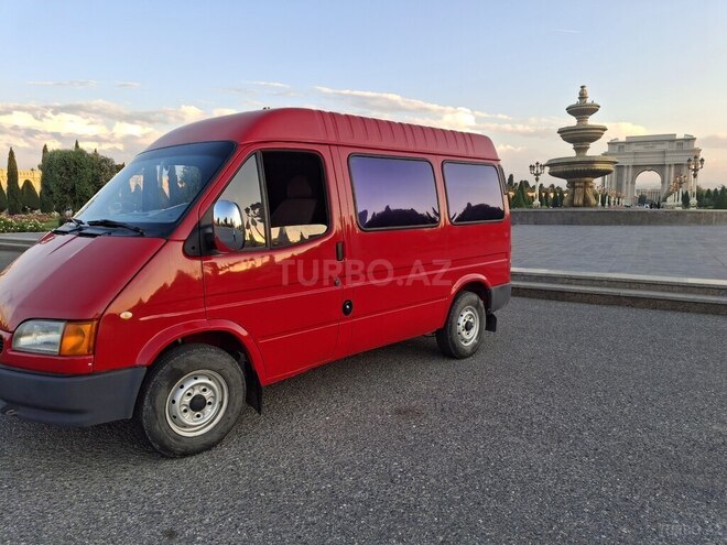 Ford Transit-8