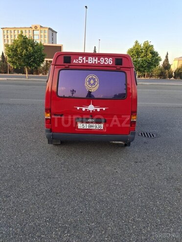 Ford Transit-12