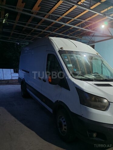 Ford Transit-3