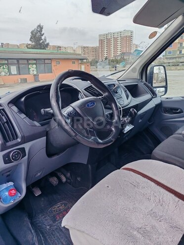 Ford Transit-9
