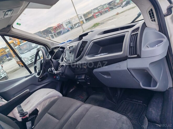 Ford Transit-8