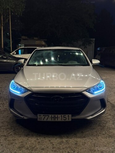 Hyundai Elantra-1