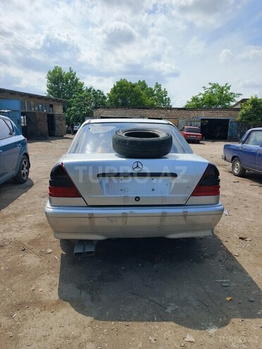Mercedes C 240-6