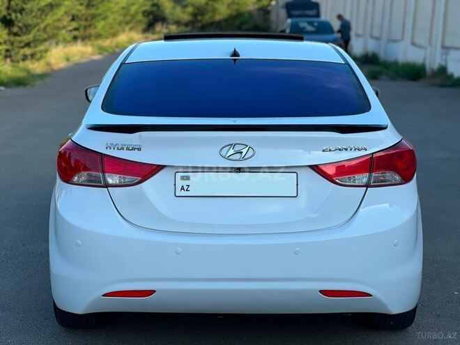 Hyundai Elantra-8