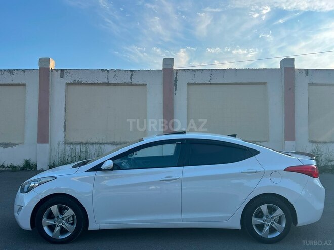 Hyundai Elantra-4