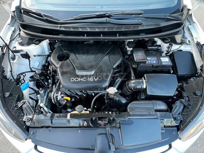 Hyundai Elantra-14