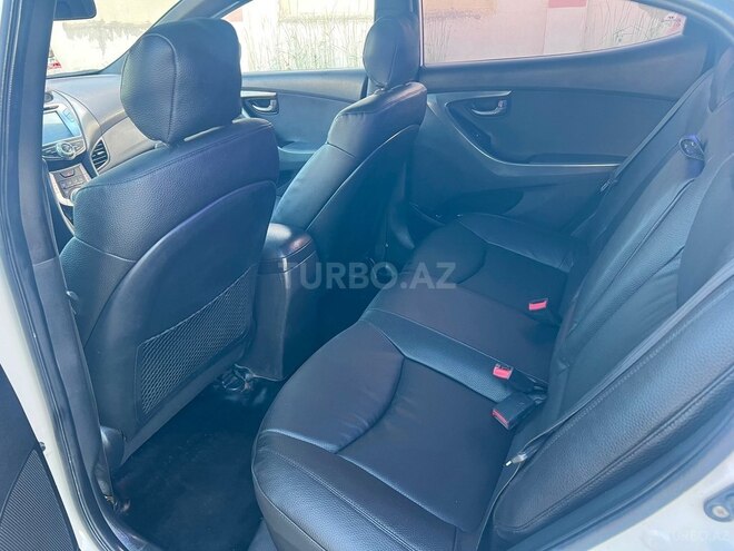 Hyundai Elantra-11