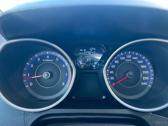 Hyundai Elantra-17