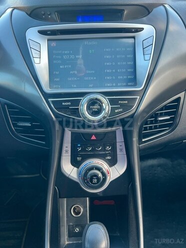 Hyundai Elantra-13