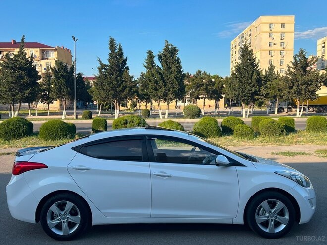 Hyundai Elantra-6