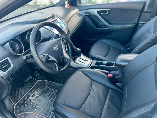 Hyundai Elantra-9