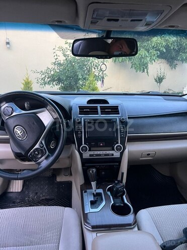 Toyota Camry-5