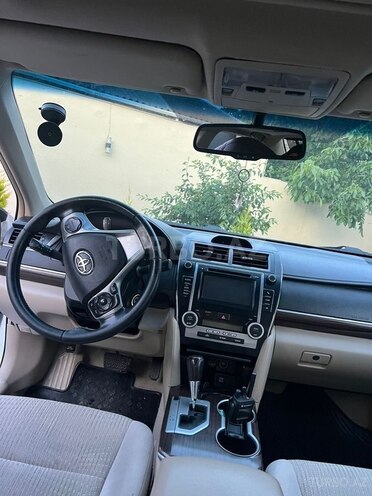 Toyota Camry-13