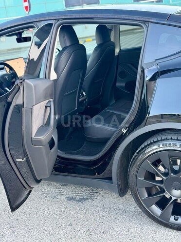 Tesla Model Y-5