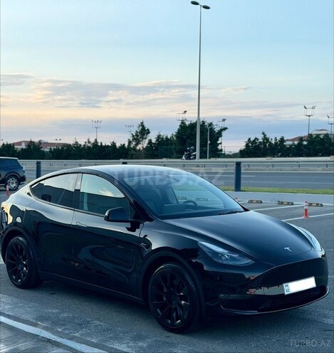 Tesla Model Y-12