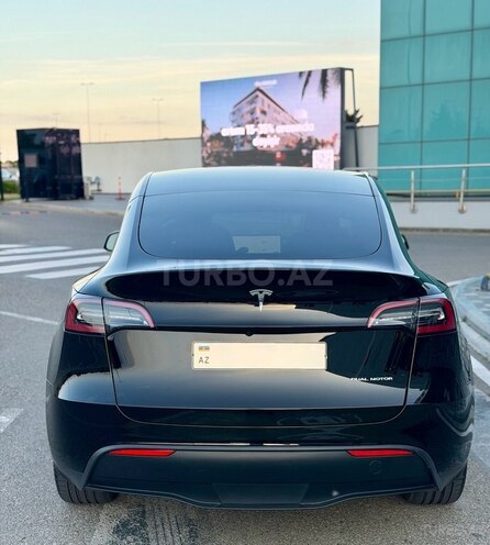 Tesla Model Y-9