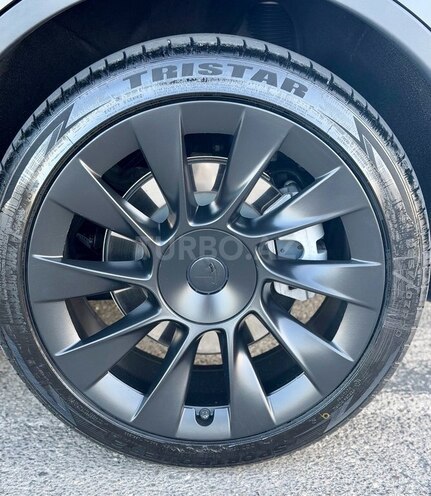 Tesla Model Y-6