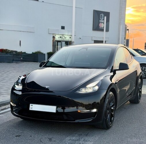 Tesla Model Y-1