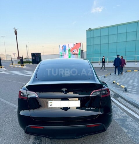 Tesla Model Y-14