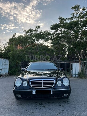 Mercedes E 240-1