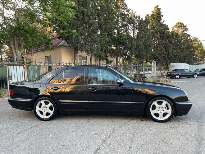 Mercedes E 240-5
