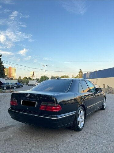 Mercedes E 240-4