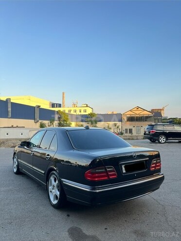 Mercedes E 240-3