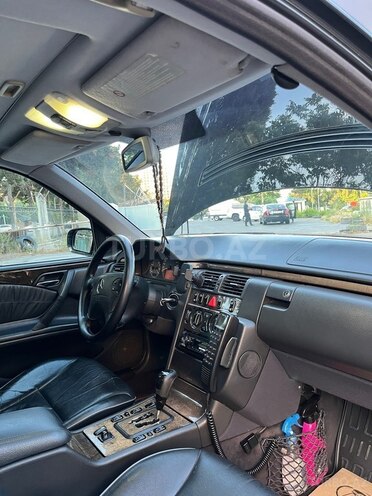 Mercedes E 240-15
