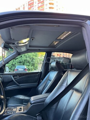 Mercedes E 240-19