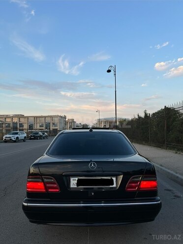 Mercedes E 240-21