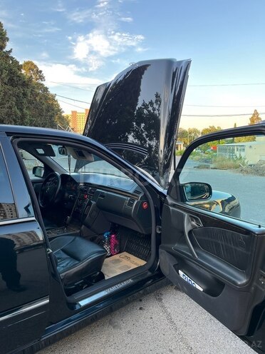 Mercedes E 240-10