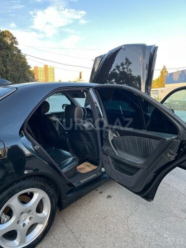 Mercedes E 240-11