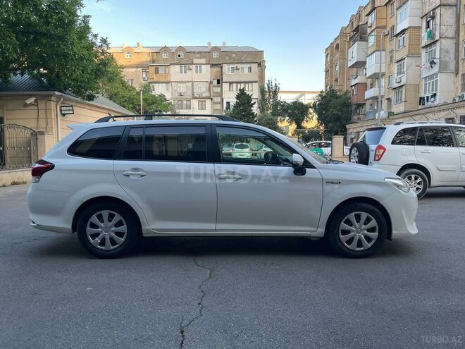Toyota Corolla Fielder-3