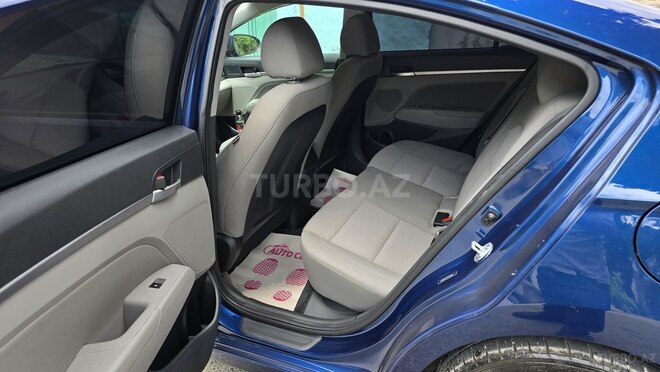 Hyundai Elantra-8