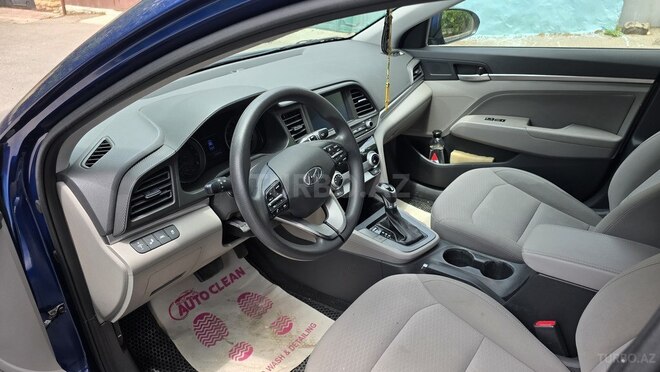 Hyundai Elantra-9